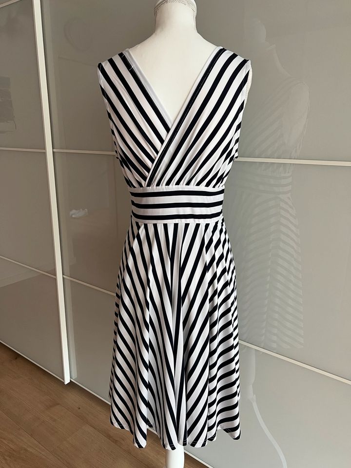 LASCANA Sommerkleid Kleid gestreift weiß/schwarz Gr 36 NEU in  Schleswig-Holstein - Selent | eBay Kleinanzeigen ist jetzt Kleinanzeigen