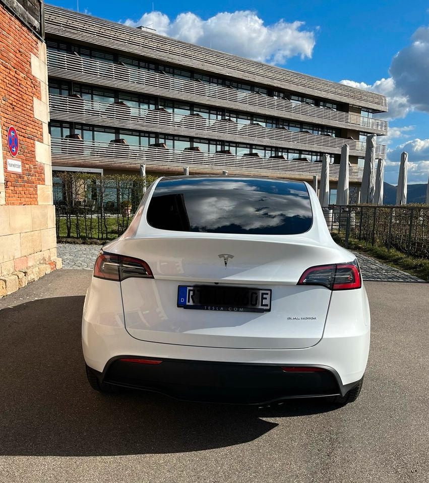 Tesla Model Y LR Dual Motor AWD (deut. Produktion) in Reutlingen