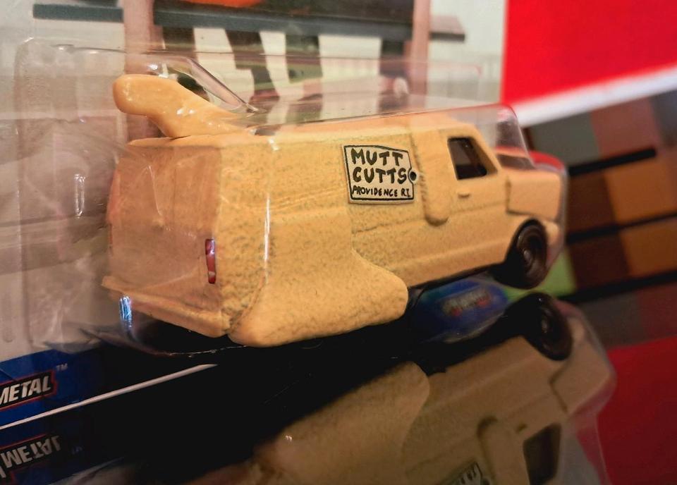 HOT WHEELS - MOVIE CAR - DUMM & DÜMMER  - DUMB&DUMBER DOGGY VAN in Chemnitz