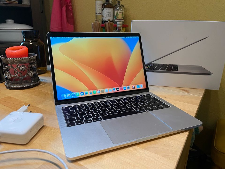 MacBook Pro 13“ / 8GB RAM / 256GB SSD - TOP mit OVP! in Berlin