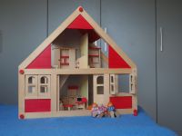 Holz-Puppenhaus mit Einrichtung und Puppen Nordrhein-Westfalen - Neuss Vorschau