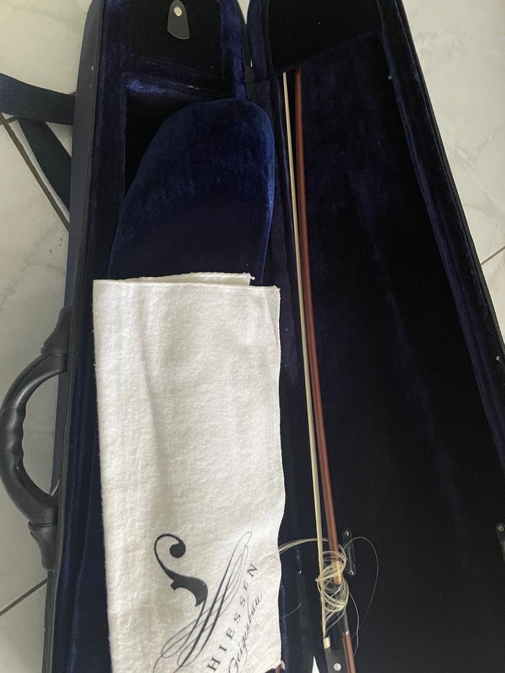 Geige Violine 3/4 mit Bogen, Schulterstütze und  Kasten in Esslingen