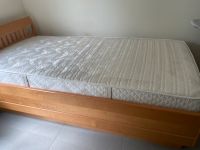 Bett massiv, 100 x 200 cm Nordrhein-Westfalen - Leverkusen Vorschau