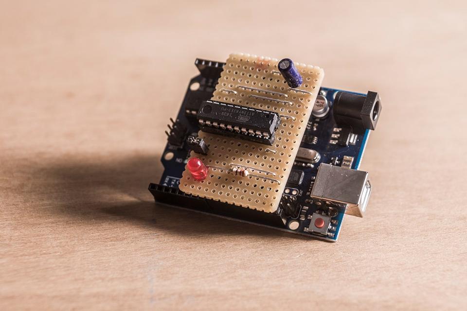 Arduino Attiny 2313/4313  Mikrocontroller 20 Pin Programmiergerät in Hamburg