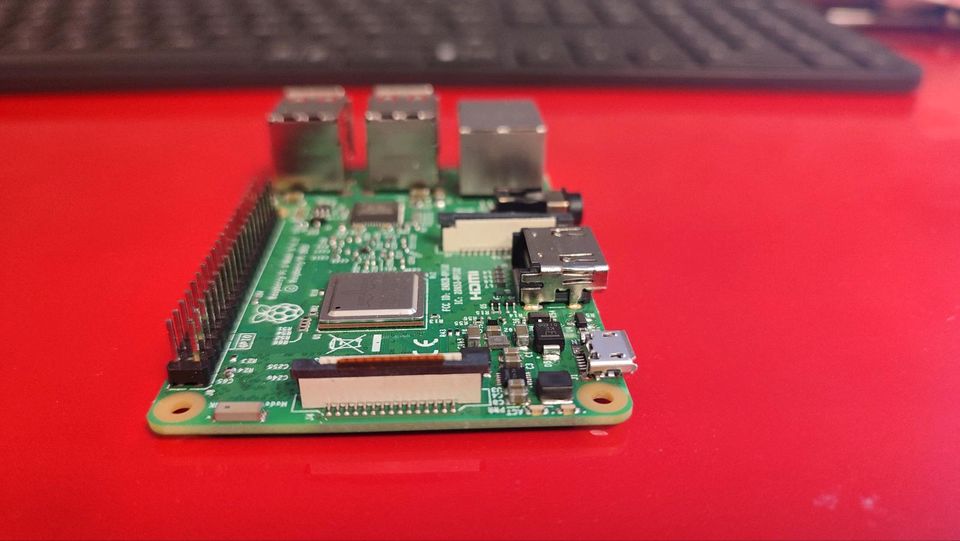 Raspberry Pi 3B inkl. Kamera mit Infrarot LEDs & Gehäuse in Leverkusen