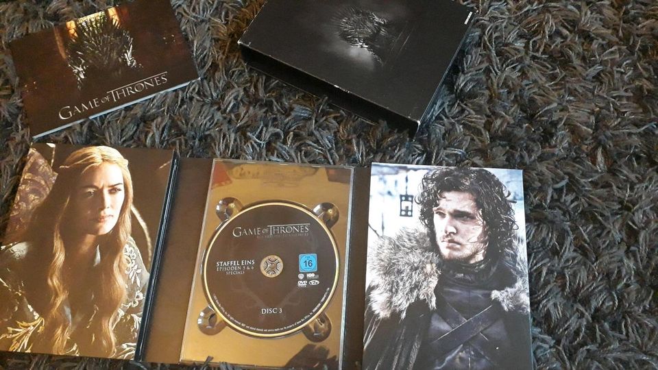 5 Dvds Game Of Thrones Season 1 Box mit Fotobuch in Leipzig