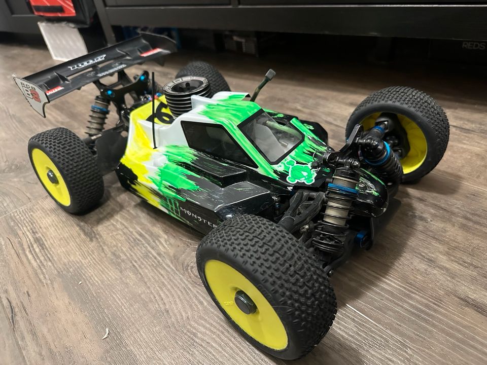 Team Associated RC8B3 Nitro Buggy - neuwertig (Reds R5R, Spektrum in Eltmann