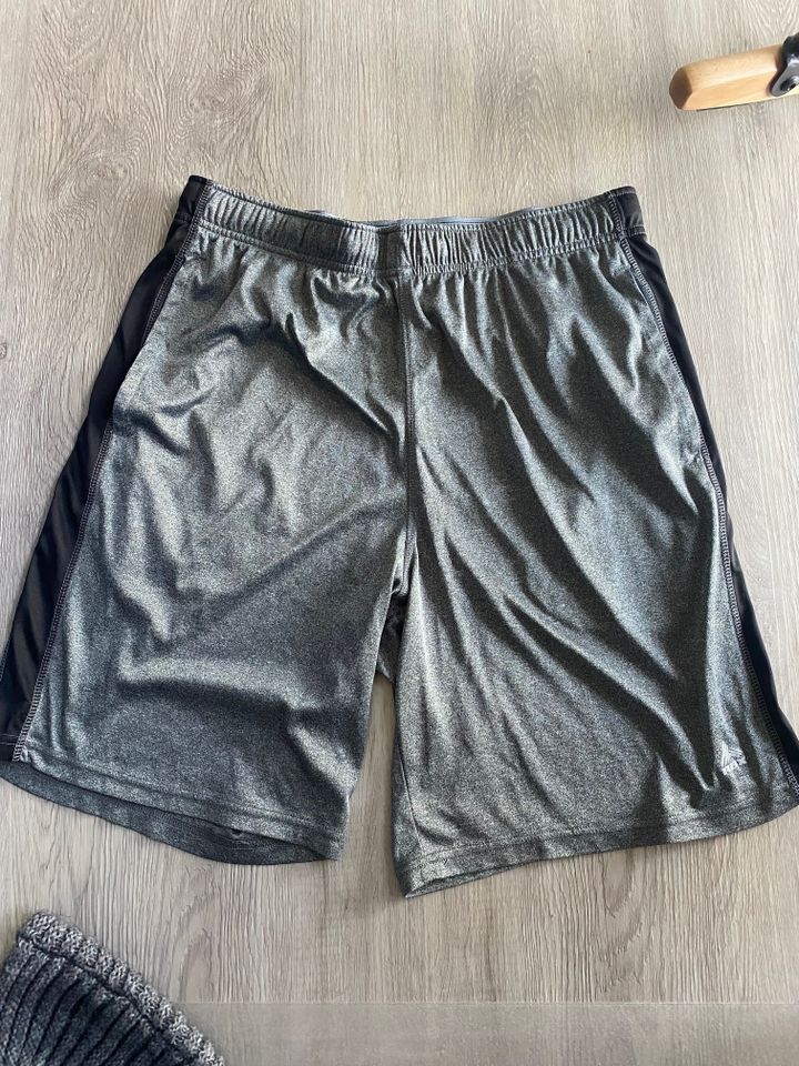 Herren Short Jogger Sporthose Marke: RBX Gr. L in Ehringshausen