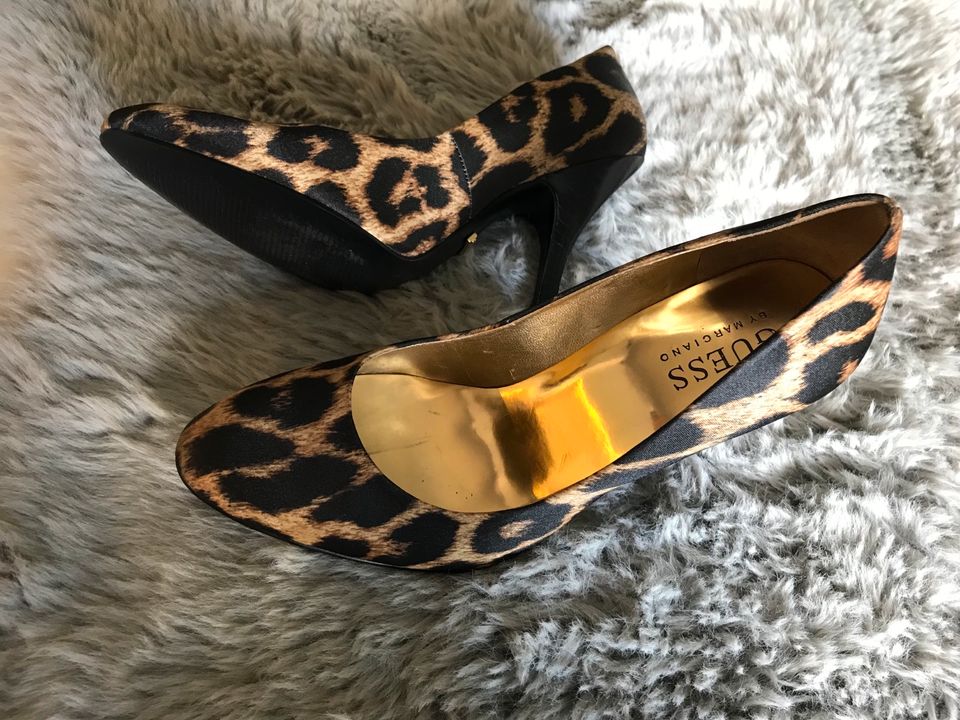 Guess High Heels Pumps Leo Leopard Größe 35 Satin in Brilon