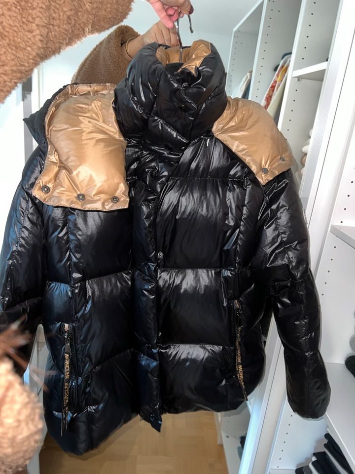 Moncler - Parana kurze Daunenjacke in München