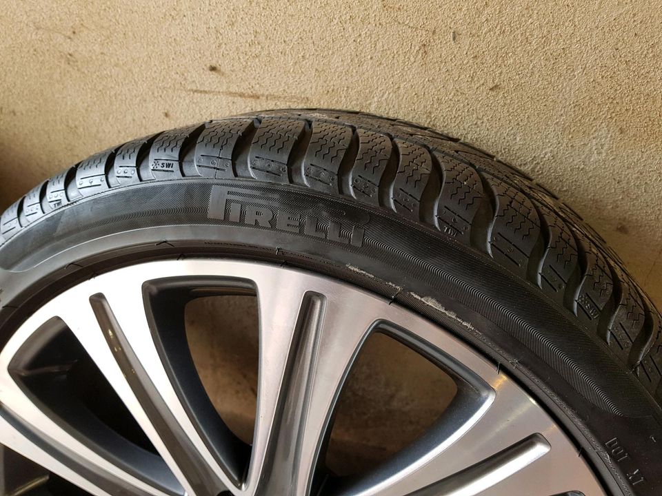 19 Zoll Pirelli Winterreifen & Felgen DB E Klasse in Weißenfels