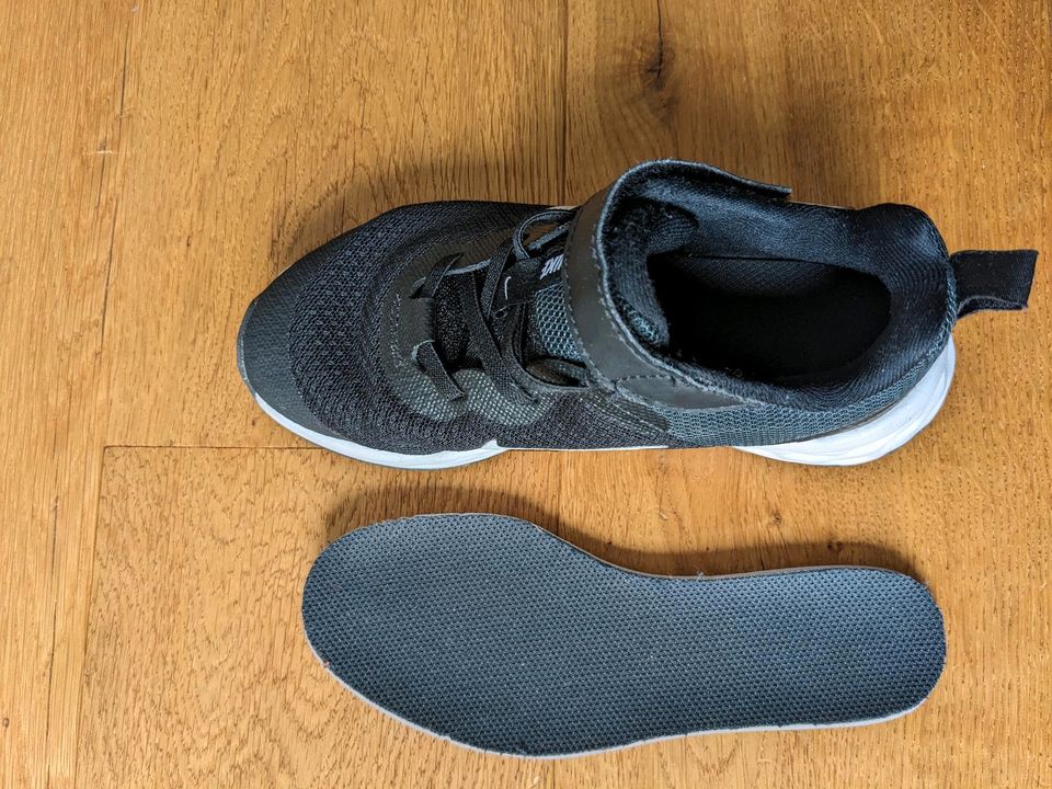 WIE NEU Nike running Kinderschuhe Sneakers Größe 29,5 in Heiligenroth