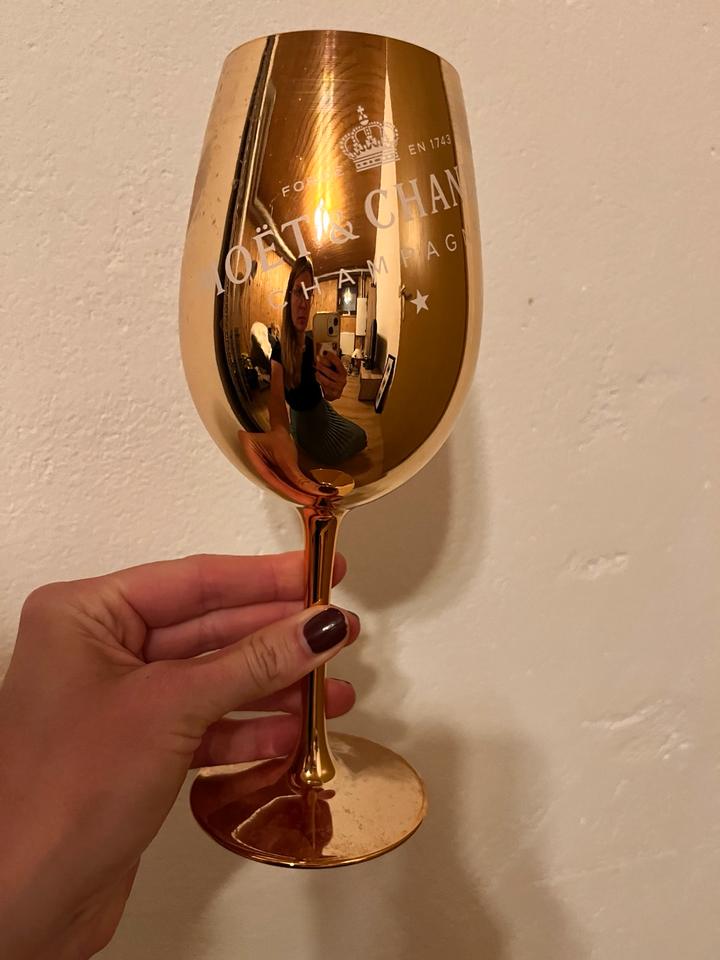 Unbenutzte Champagnergläser von Moët pink und gold 2 Stück in Chieming