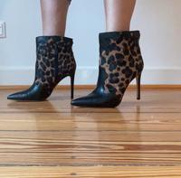 Neue stylische Leo Stiefeletten von Guess in der Gr. 39 Hamburg-Nord - Hamburg Eppendorf Vorschau