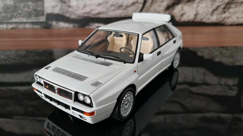 Lancia Delta HF Integrale Evoluzione 2 / Kyosho / weiß / 1:18 in Bremervörde