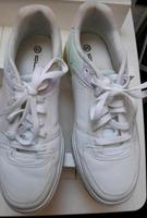 Biete zum Verkauf Sneaker  Sportschuhe Gr.40 Sachsen - Oelsnitz/Erzgeb. Vorschau