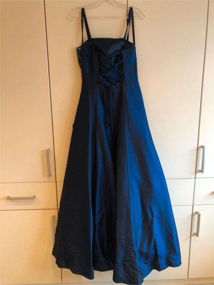 Blaues Abendkleid in Plüderhausen