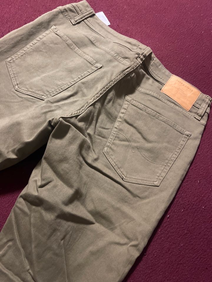 Jack and Jones Jeanshose Größe 33/32 Olivgrün Khaki in Rüsselsheim