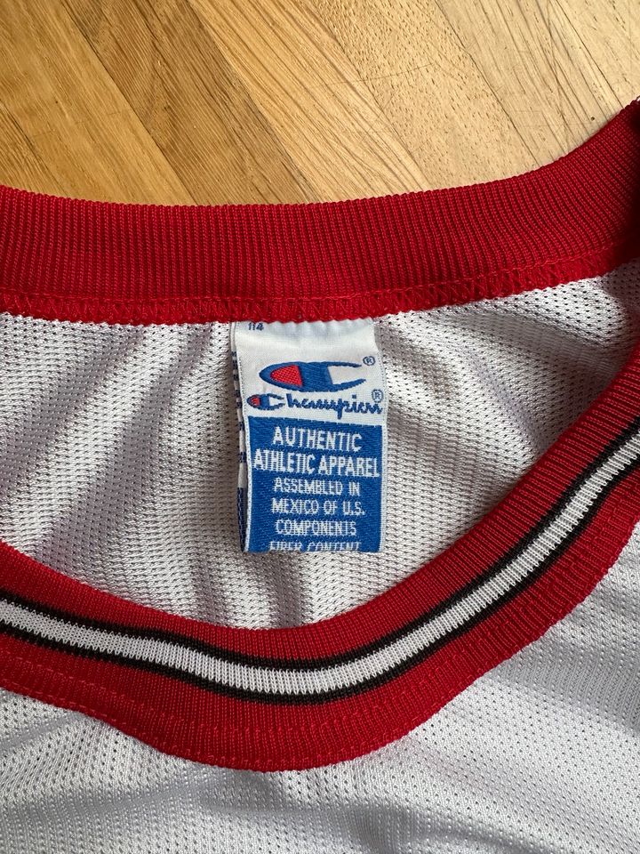 Original Trikot Bulls Jordan 23 Rot Weiß Gr. 44 /M in Frankfurt am Main