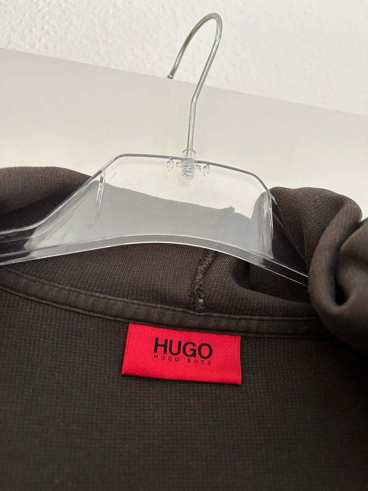 Dunkelgrüne Jacke von Hugo Boss Größe M in Leipzig