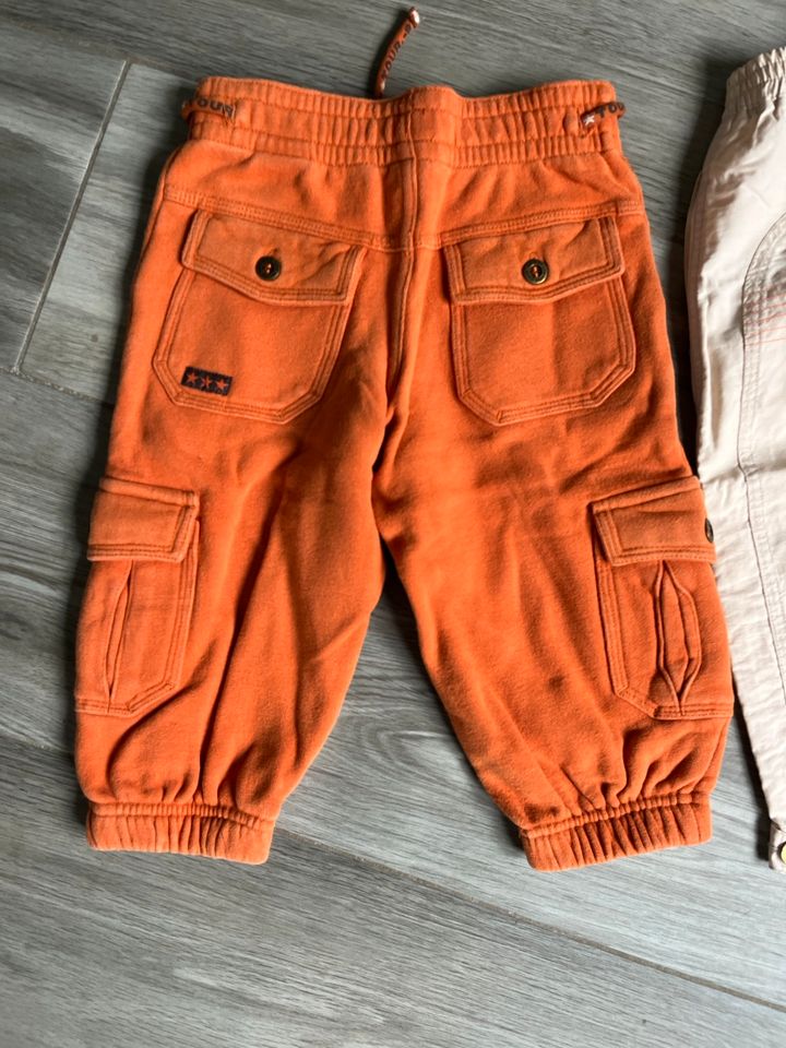 2 Hosen Jungs Gr.86 H&M Jogging Hose Sommerhose in Adorf-Vogtland