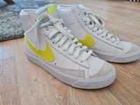 Nike Blazer Mid'77, Gr. 39, weiß/zitronengelb, Neuwertig! Dresden - Leuben Vorschau