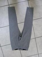 Neuwertige Damen Stretch Sport Capri, hellgrau, Gr. M,  von Nike Hessen - Angelburg Vorschau