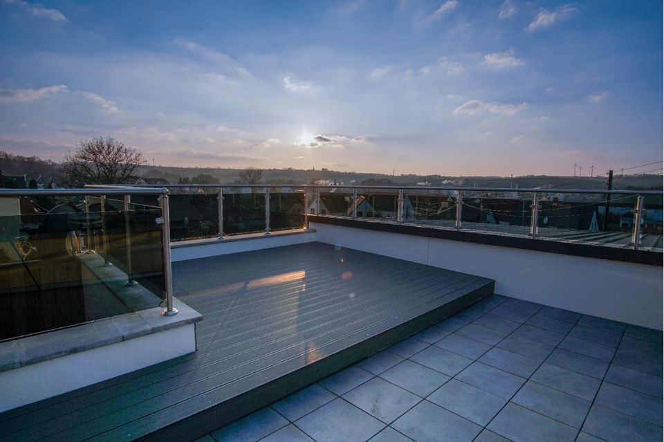 Saniertes Traumhaus mit Terrassen und Garagen in Weißenborn Erzgebirge