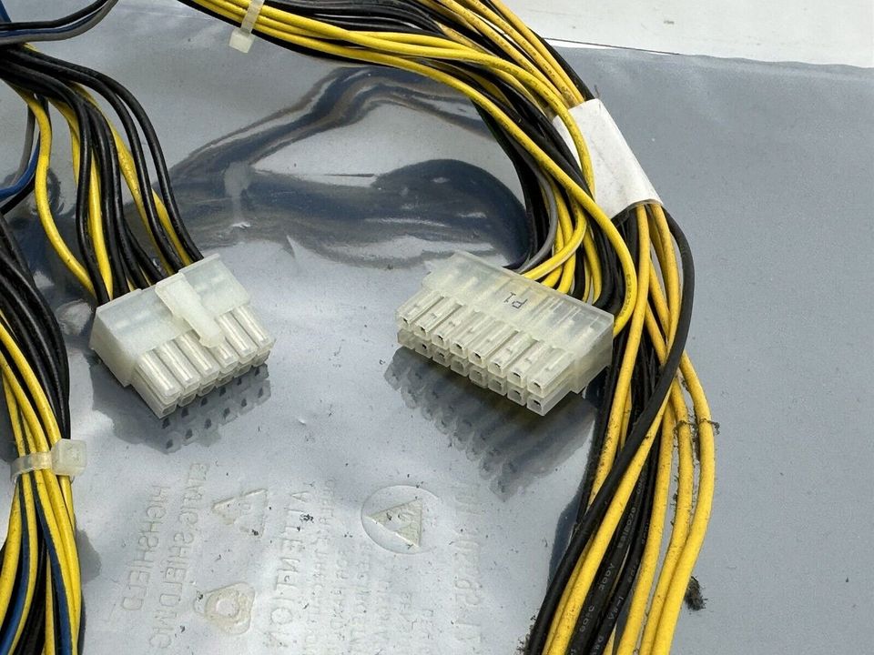 Fujitsu Netzteil S26113-E587-V70-01 PSU 1000W 80+ Gold R940n Cels in Fellbach