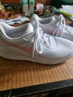 Weiß/rosa Nike Dresden - Trachau Vorschau