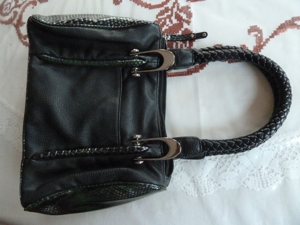 Damen Handtasche CAREN PFLEGER schwarz 31x21,5x7,5 neuwertig in Greding