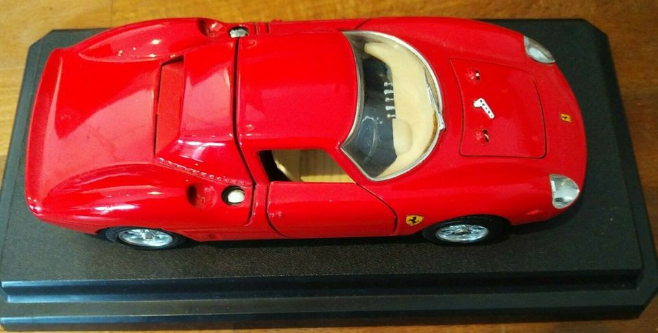 Ferrari 250 Le Mans (1965) Burago Model 1:18 in Karben