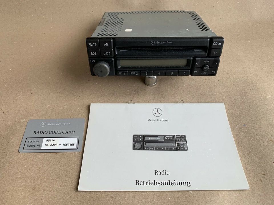 Mercedes-Benz Autoradio Radio mit Betriebsanleitung A 1708200086 in Hanau