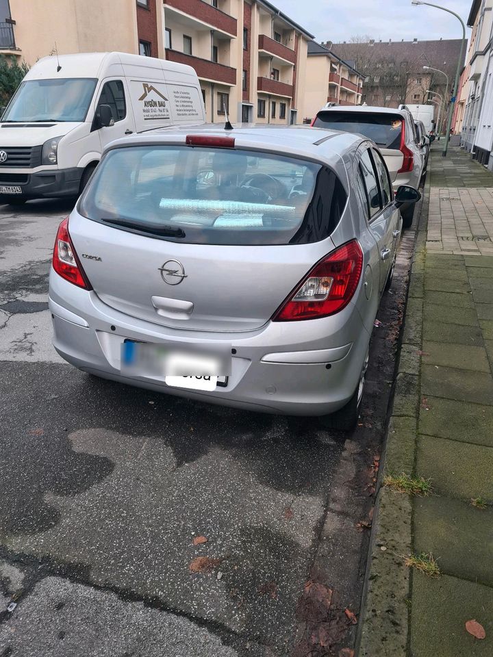 Opel Corsa mit tüv 02/26 in Duisburg