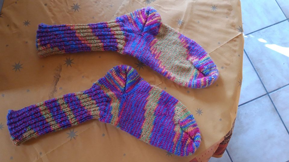 Selbstgestrickte Socken in Fürth