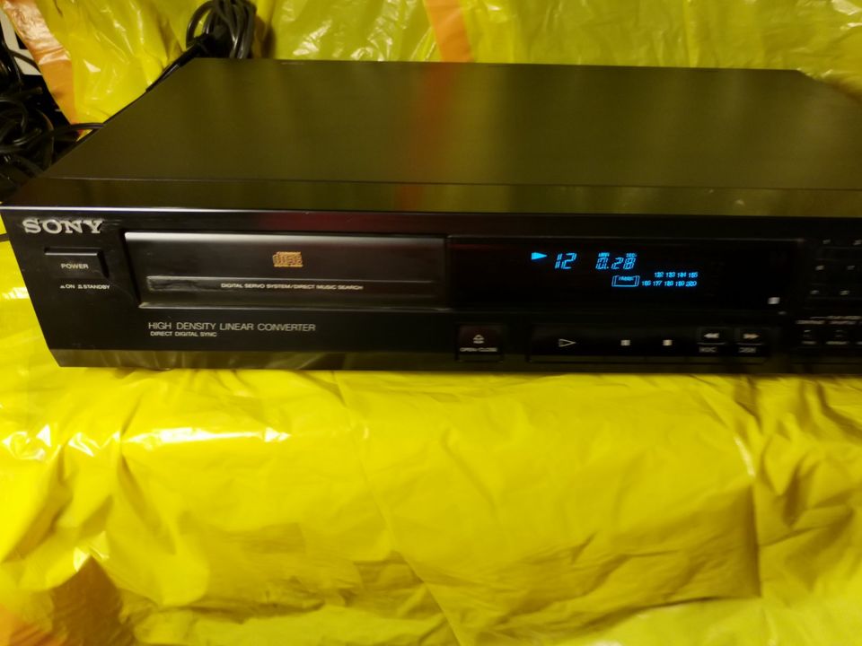 Sony CDP-497 CD-Player in Centrum