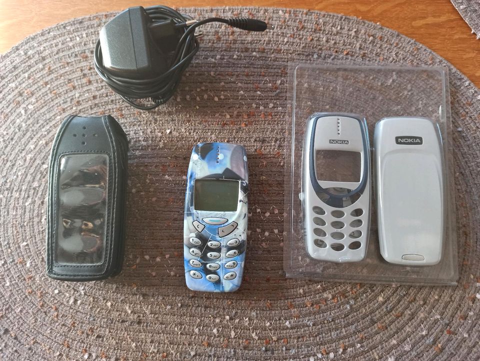 Handy Nokia 3310 mit Zubehör in Untersiemau