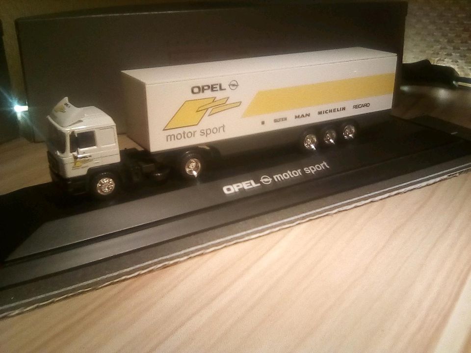 Herpa Lkw MAN F90 Szg Opel Motorsport PC Vitrine in Leverkusen