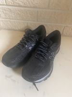 Asics Laufschuhe Turnschuhe schwarz Stoff Gr. 42 wie neu Niedersachsen - Seelze Vorschau