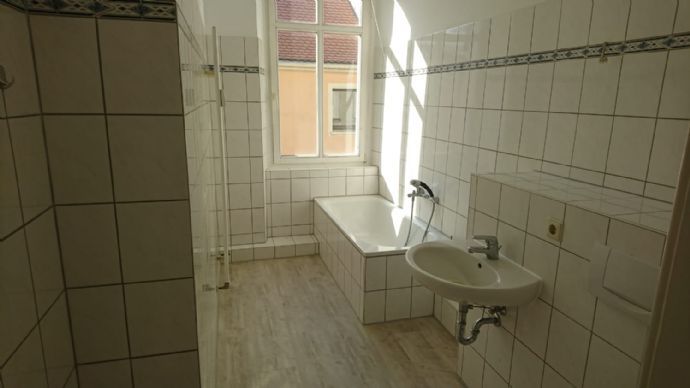 Schöne helle 3 Raum Wohnung mit Balkon, am Marktplatz. Nachmieter gesucht in Kamenz