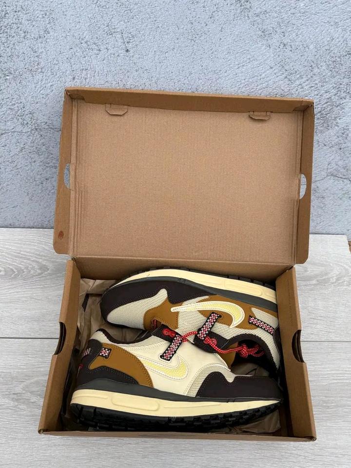 Nike Air Max 1 x Travis Scott im Baroque Brown Colourway (43) in Dresden