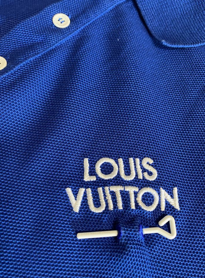 Original Louis Vuitton Poloshirt Blau Gr. M in Berlin