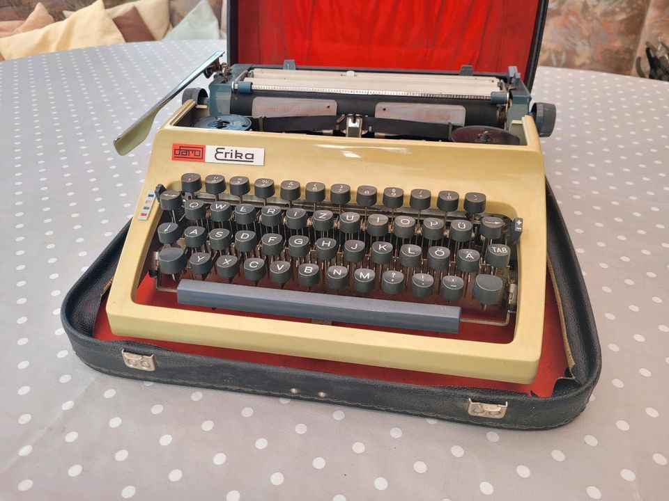 DDR- Kult Schreibmaschine" Erika" in Leinefelde