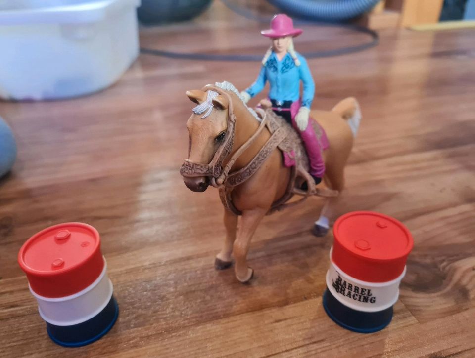 Schleich Set Cowgirl, Barrel Race, Farm Life und Extras in Löderburg