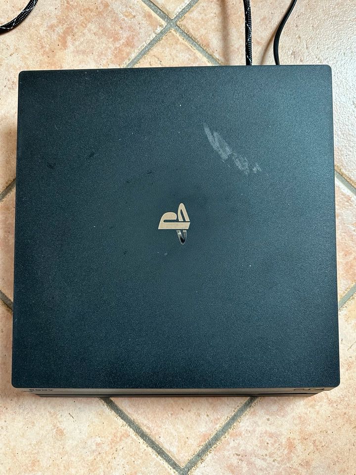 PlayStation 4 Pro 1TB in Schmelz