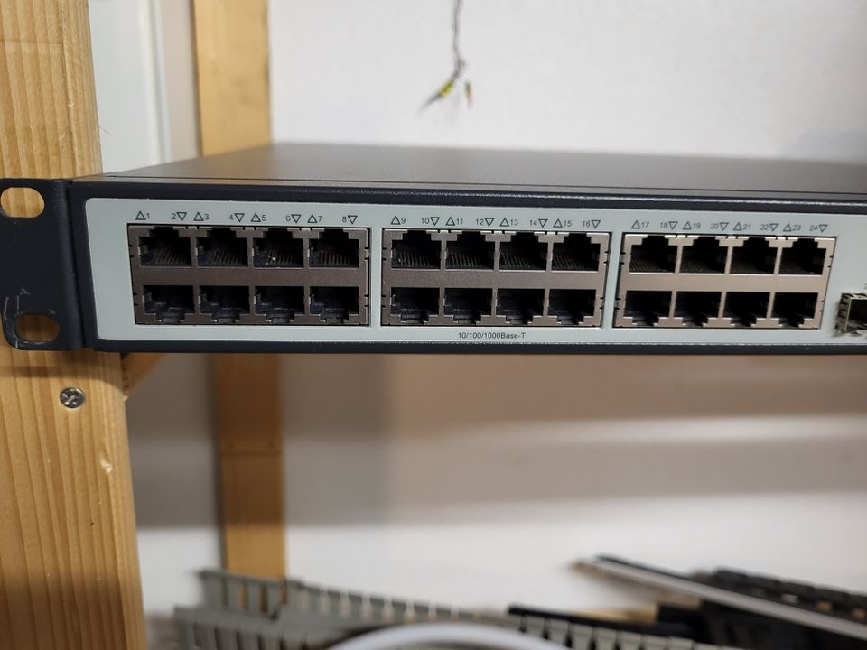 HP V1910-24G-POE Switch in Markdorf