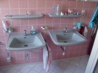 Komplett Badezimmer Duschwanne WC Waschbecken Badewanne Hessen - Kalbach Vorschau