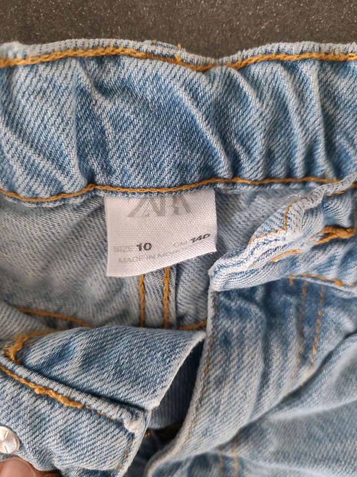 Zara 140 hellblau Jeans in Ammerbuch