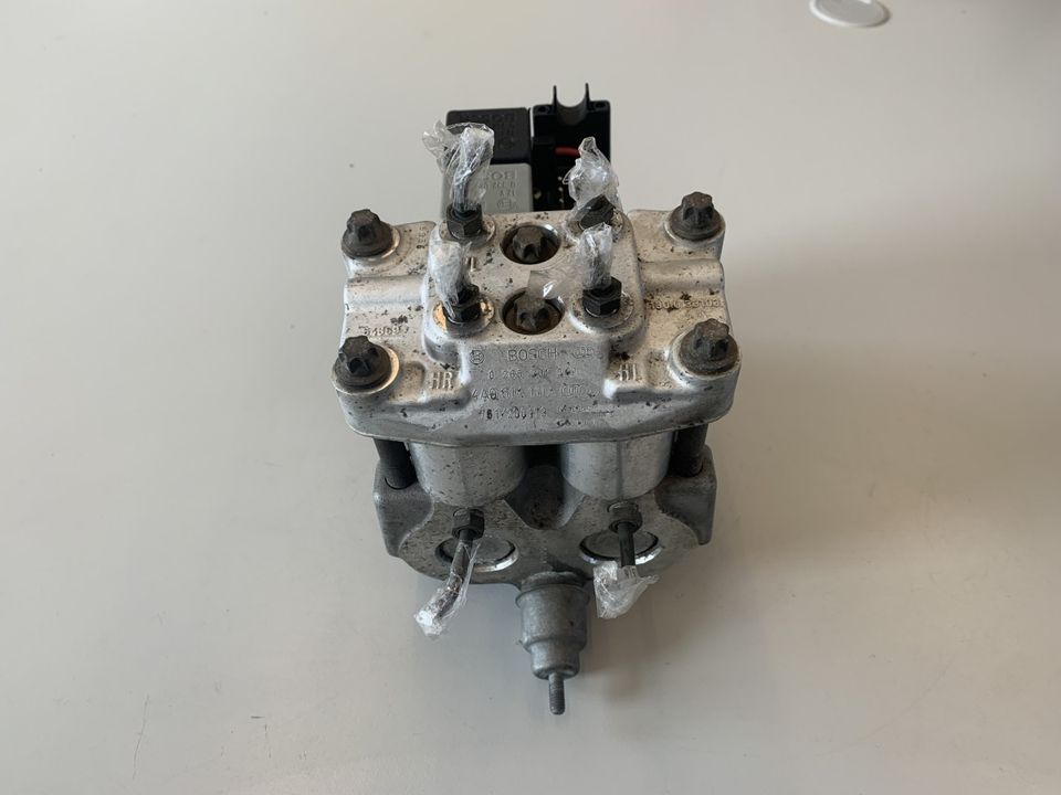 Audi 80 B4 ABS Block Hydraulikblock Steuereinheit 4A0614111A in Velpke