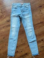 NEUWERTIG Hose jeanshose Jeans jeaggings gr.36 Nordrhein-Westfalen - Geseke Vorschau